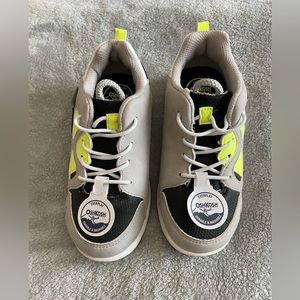 OshKosh B’gosh Toddler Boys’ Shoe size 11